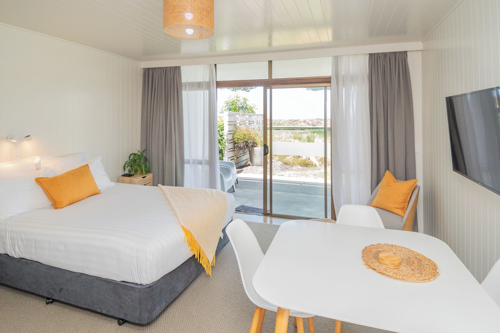 Superior Apartment, Beach View photo 2