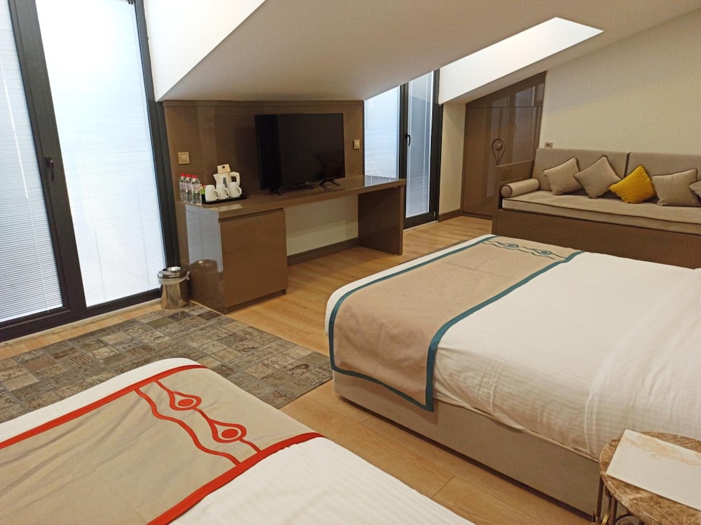 Basic Quadruple Room, Balcony
