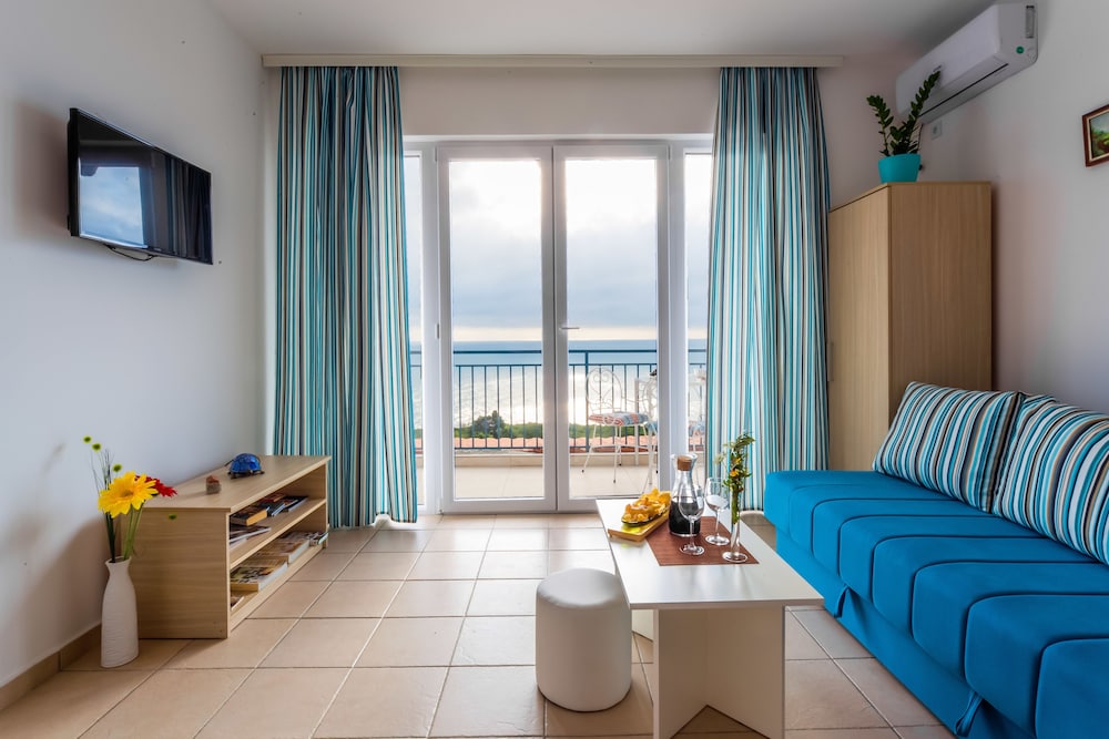 Apartment, 1 Bedroom, Sea View photo 1
