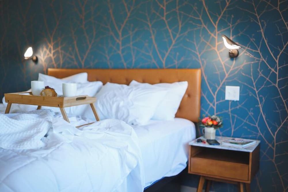 Deluxe Double Room, 1 King Bed, Mountain View photo 3