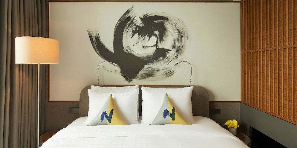 Standard Room, 1 Queen Bed photo 2