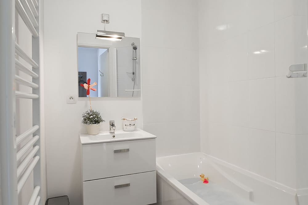 Twin Room, 2 Bedrooms photo 2