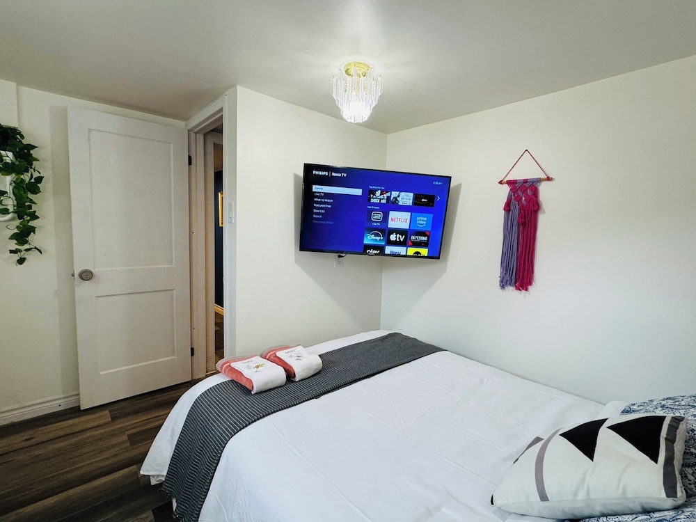 Sunrise BnB with Free Parking — photo 40