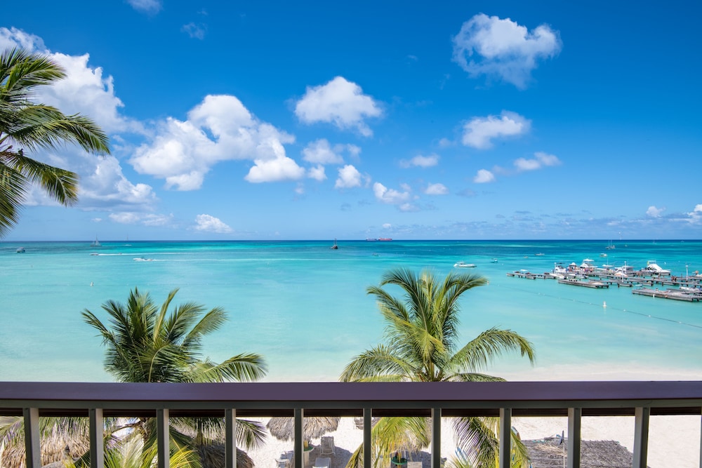Standard Room, 1 King Bed, Oceanfront - Photo 3