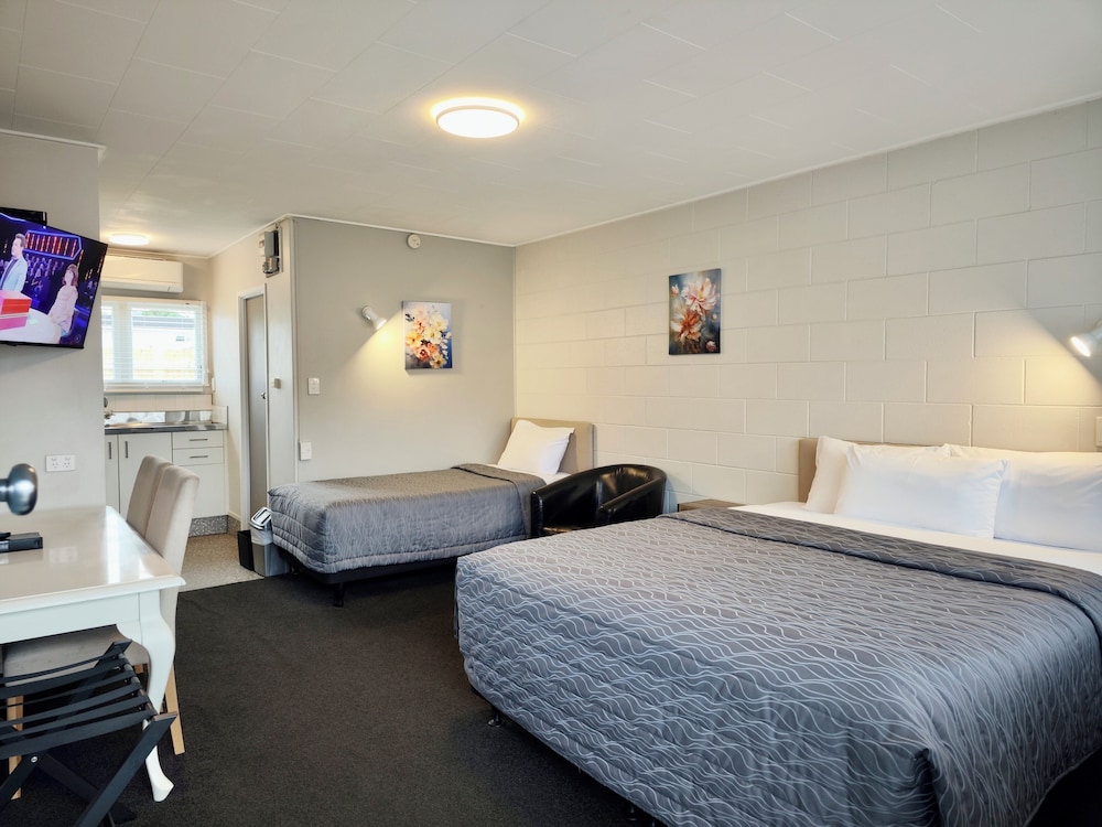 Deluxe Studio, Multiple Beds photo 1