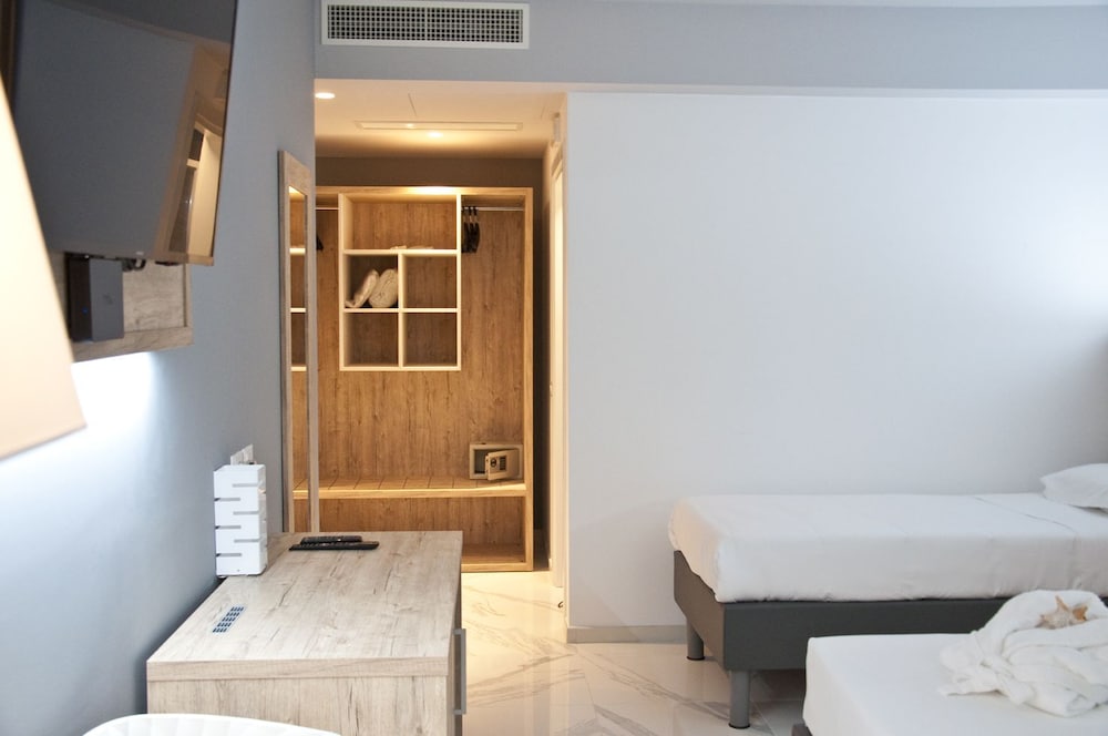 Comfort Triple Room, 1 Bedroom, Ensuite, Hill View