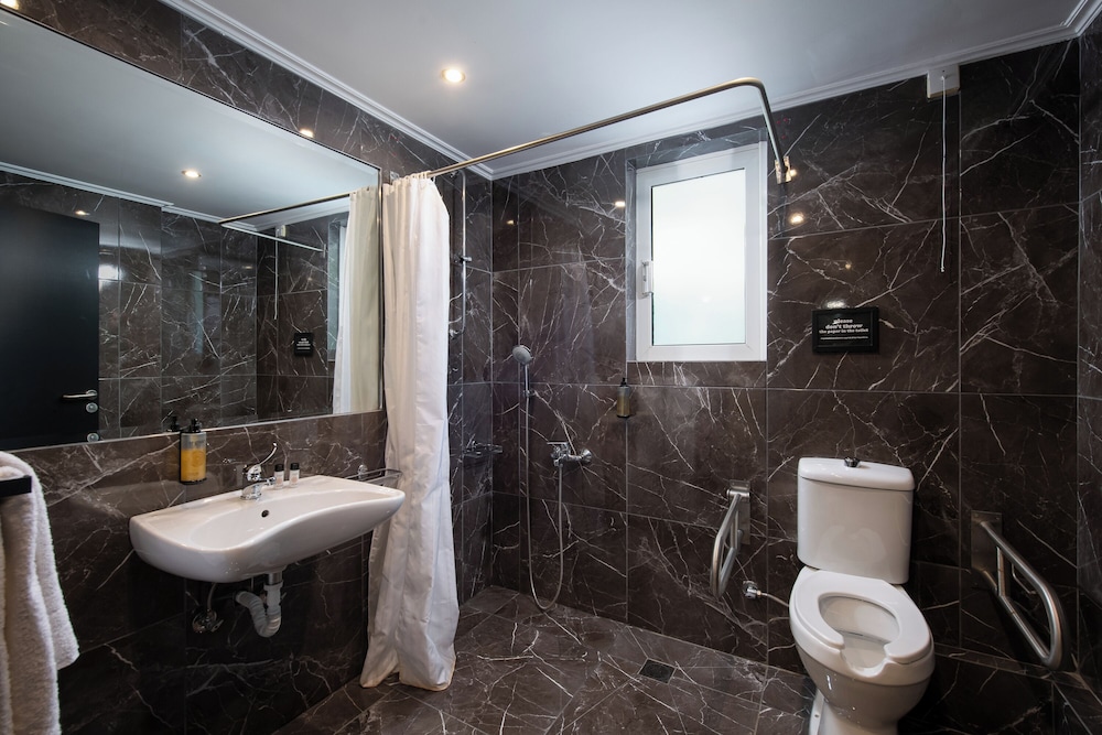 Premium Triple Room, 1 Bedroom, Garden View, Ground Floor