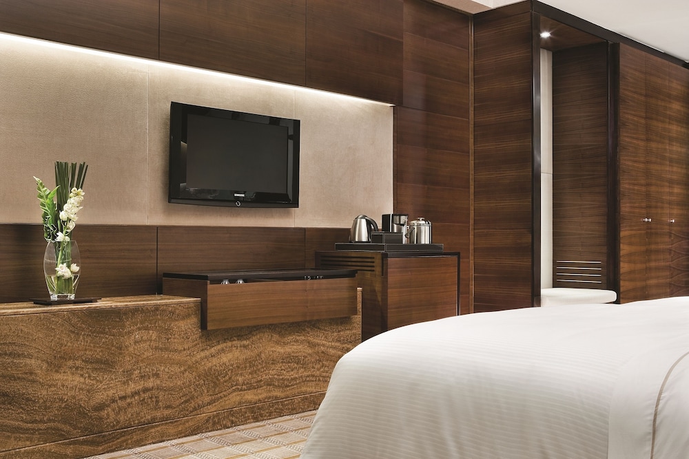 Room, 1 King Bed, City View - Photo 6