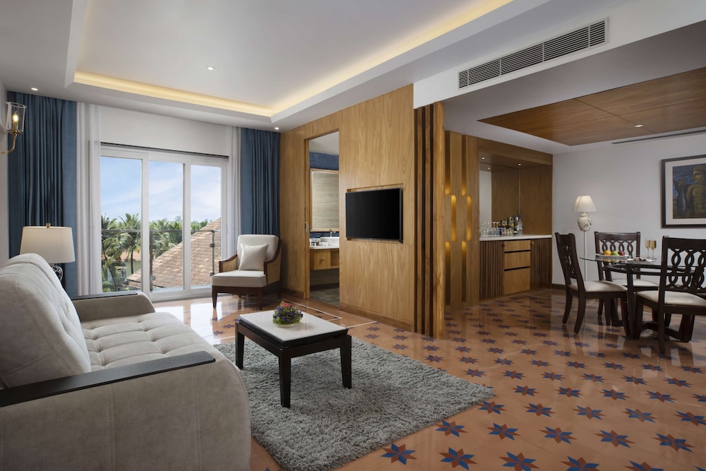 Luxury Suite with Living Room and Balcony ( Partial Garden View ) photo 3