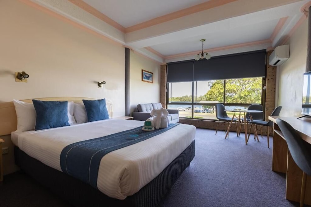 Deluxe Room, 1 King Bed, Balcony, River View photo 1