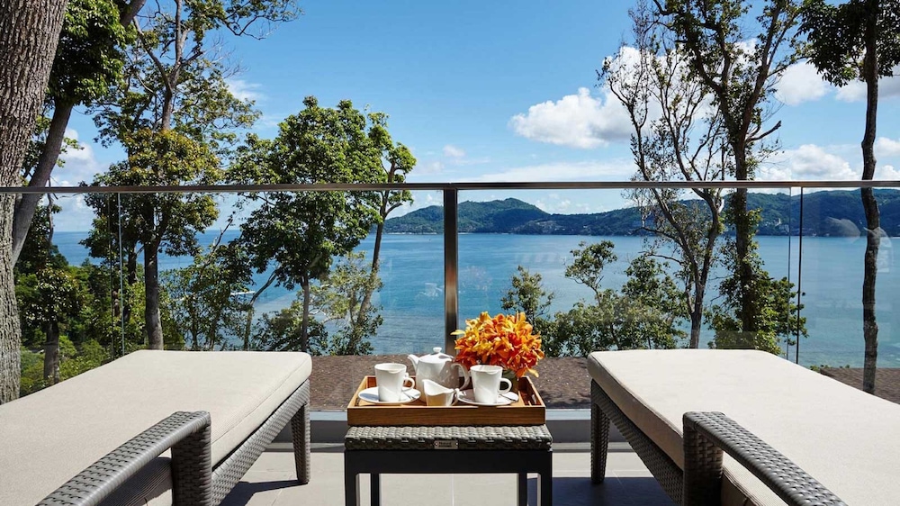 Club Two Bedroom Suite Ocean Balcony - Photo 4