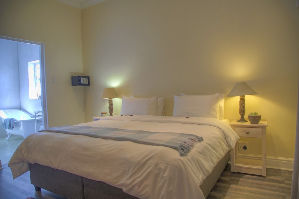 Luxury Suite 5 photo 3
