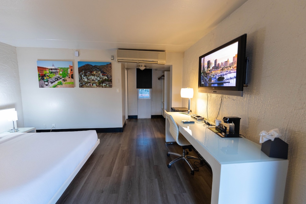 Deluxe King Room - Photo 3
