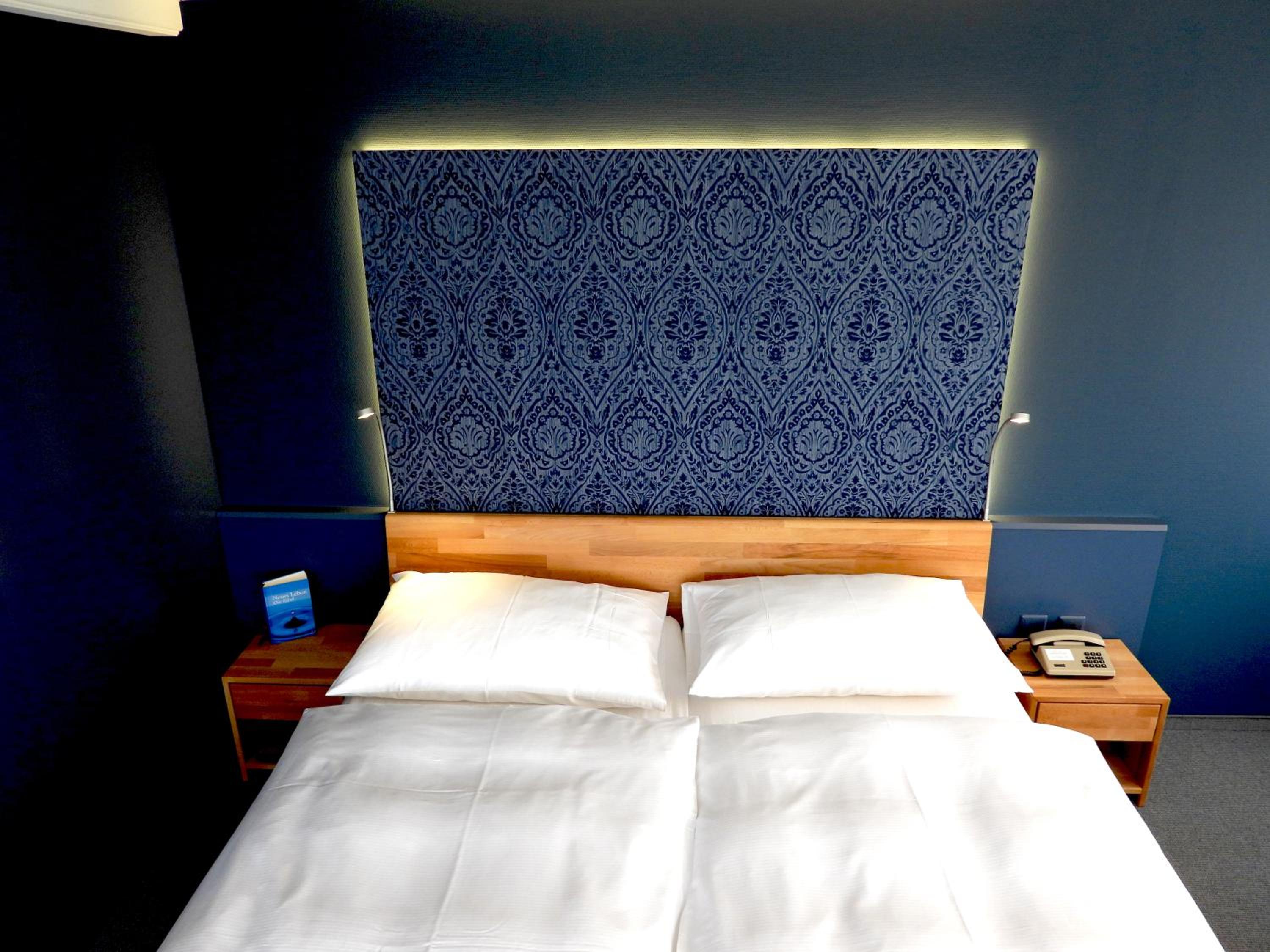 Double Room with Lake View - Photo 2