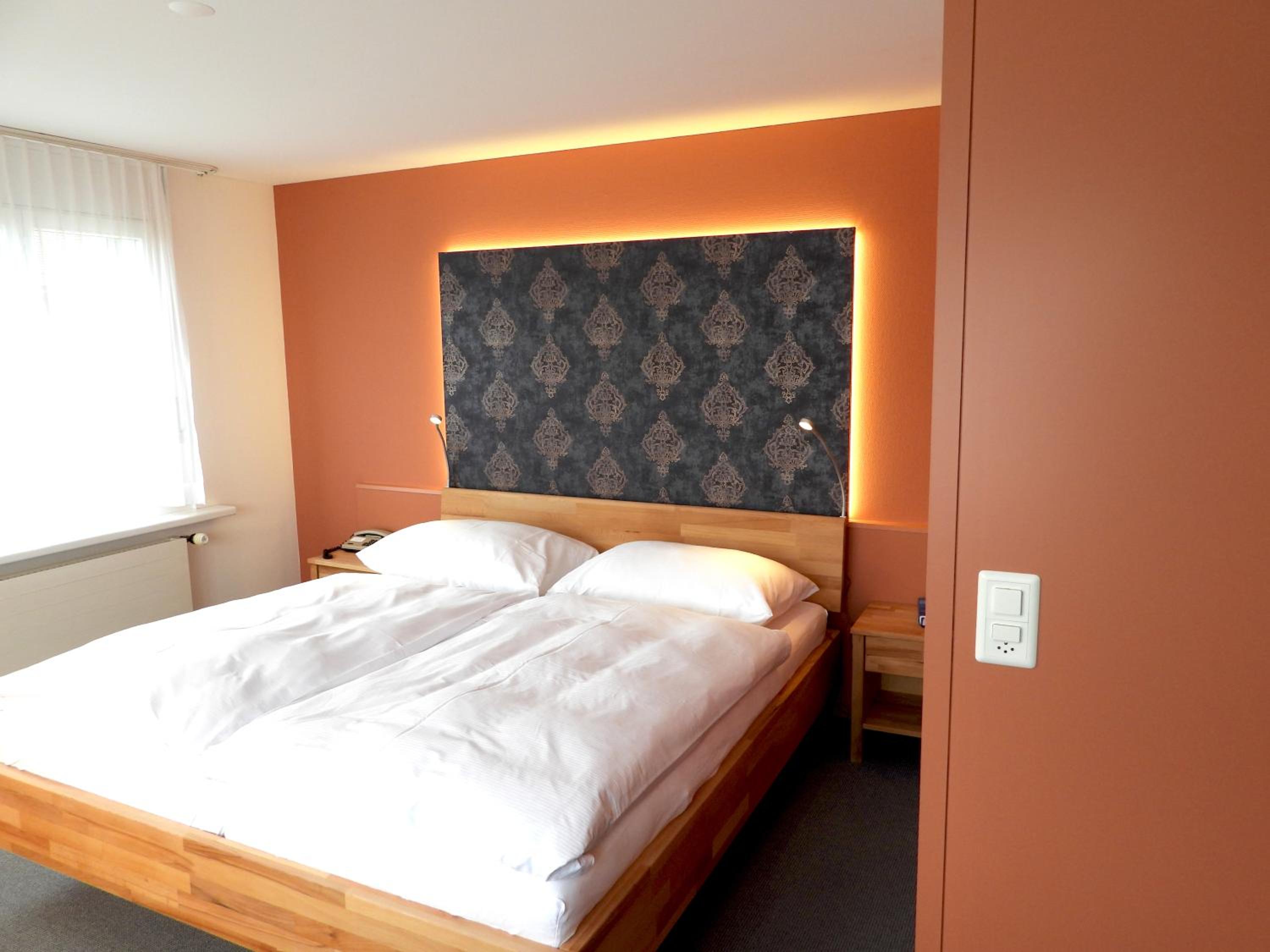 Double Room with Lake View - Photo 3