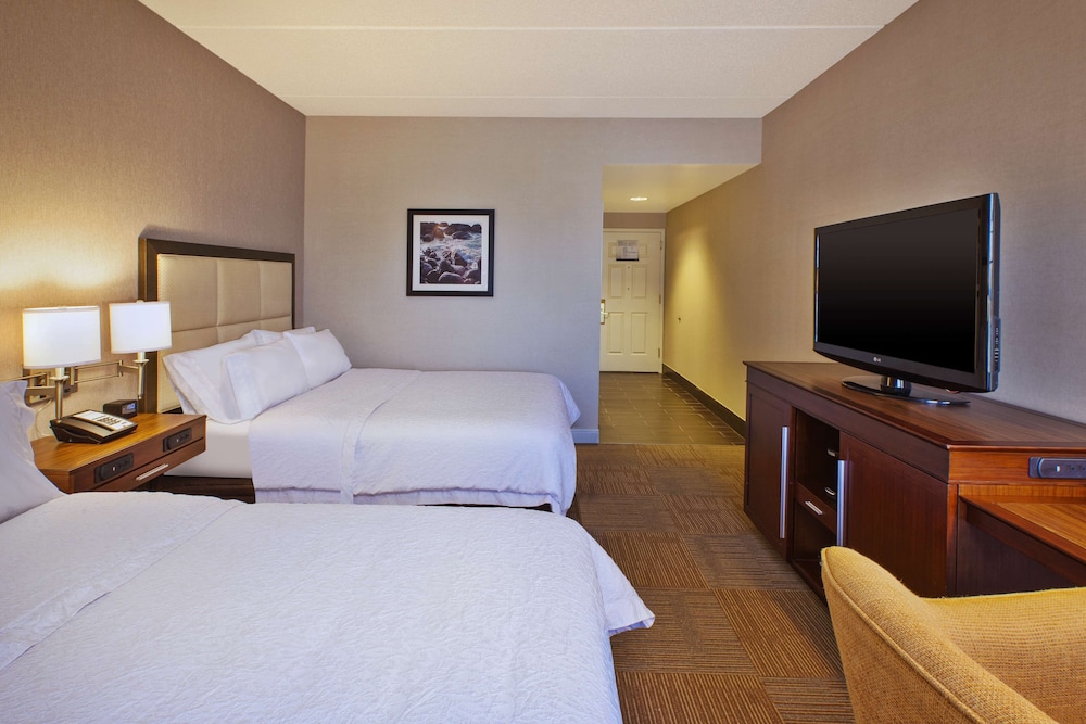 Room, 2 Queen Beds, Accessible, Non Smoking - Photo 5
