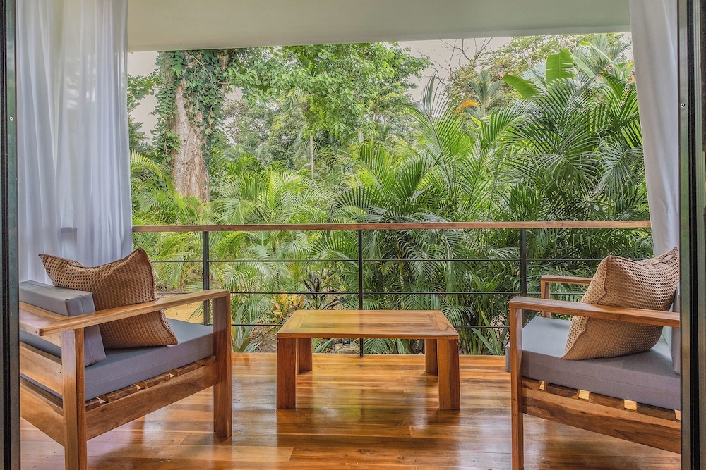 Luxury Bungalow #7 with A/C photo 3