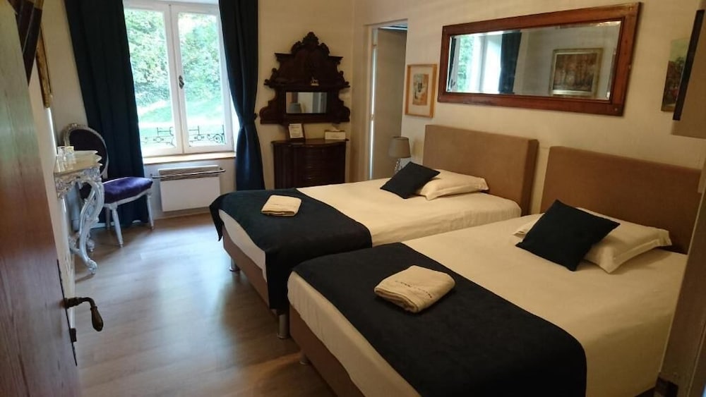 Deluxe Double Room (5)
