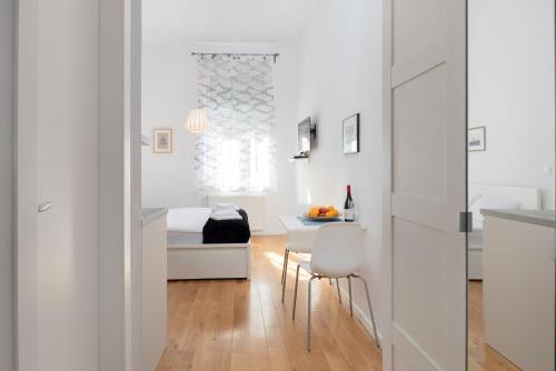 Studio Apartment - Photo 1
