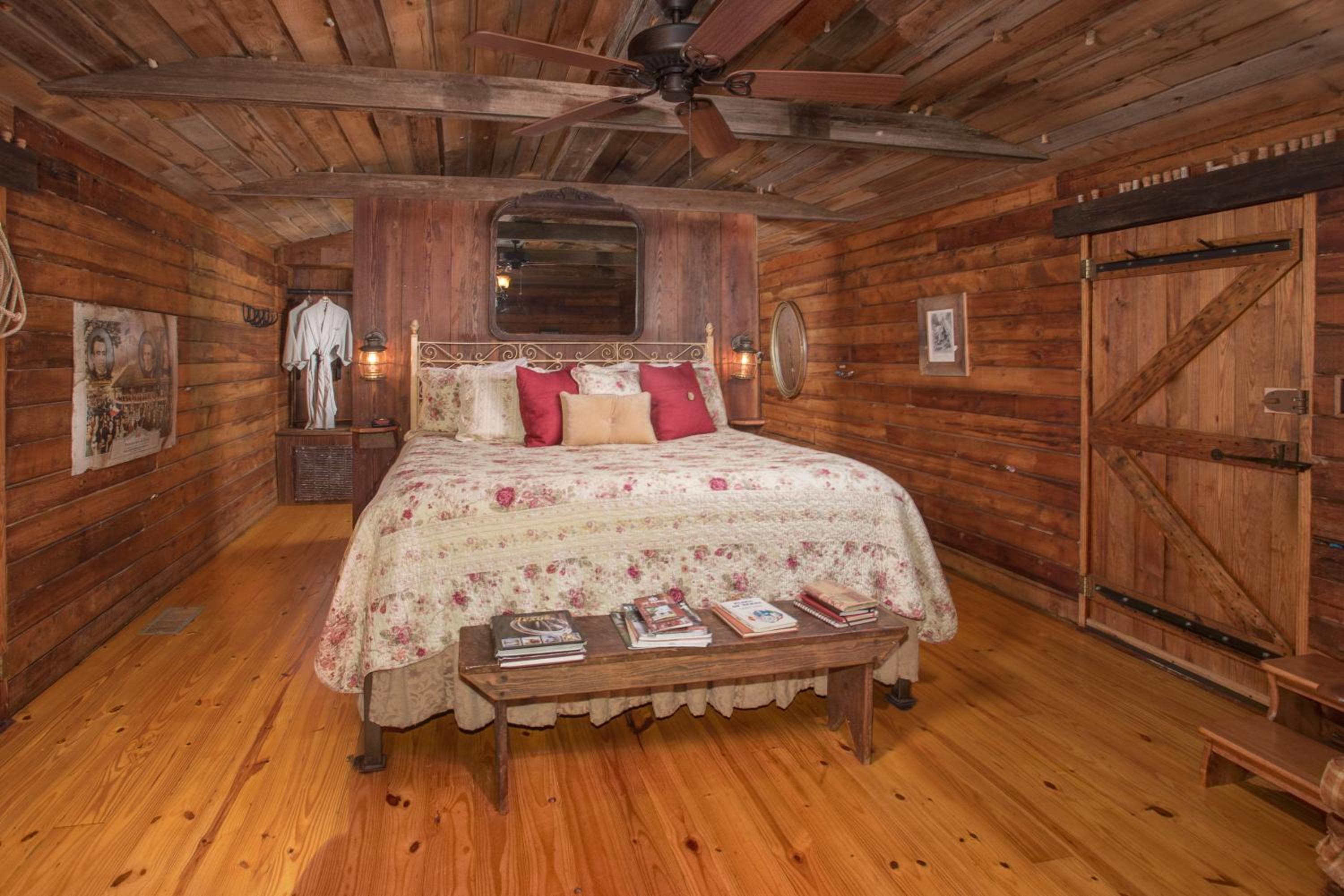Deluxe King Room photo 1