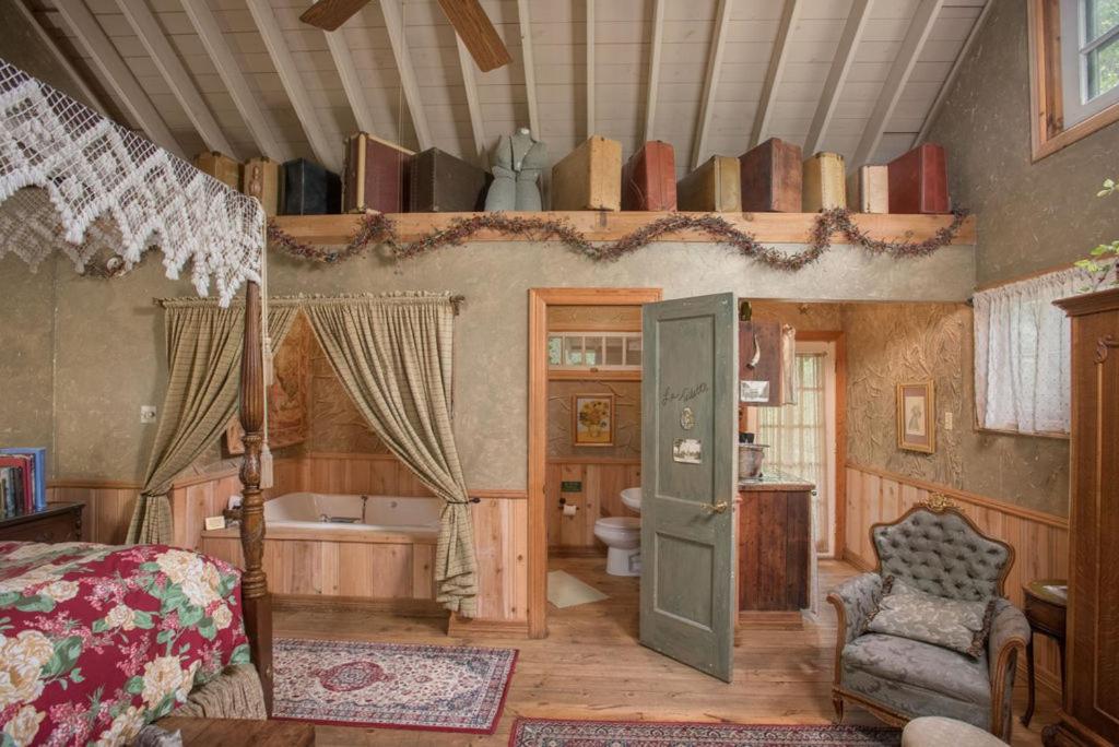 Deluxe King Room photo 3