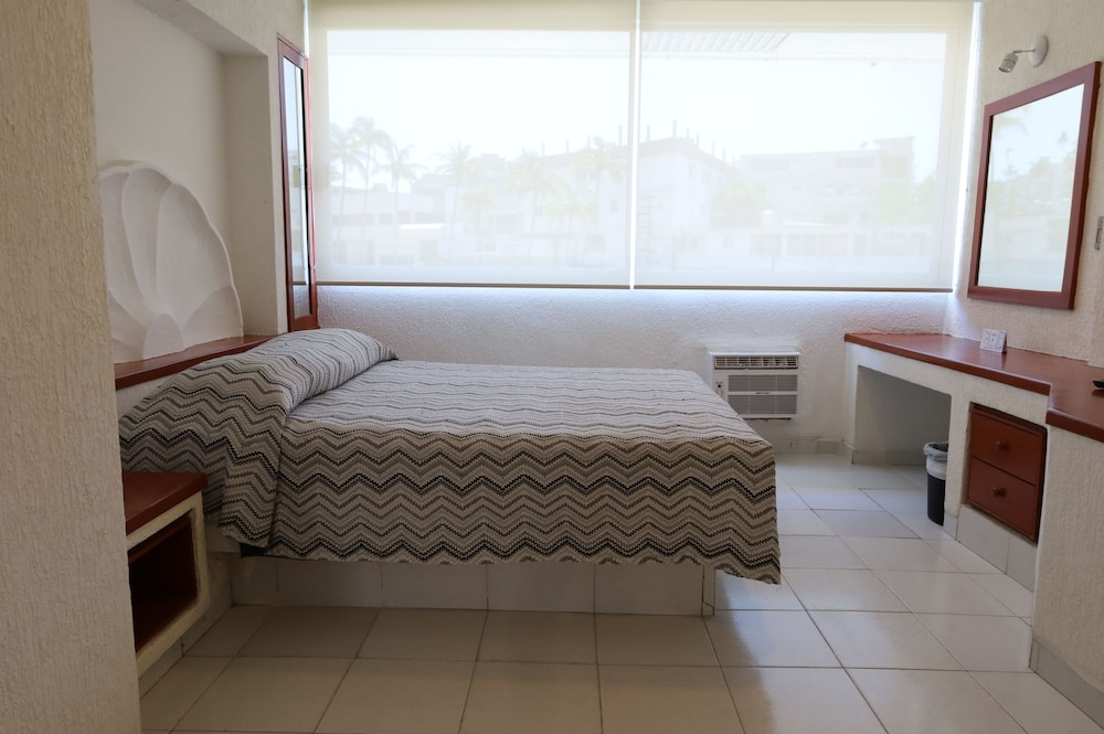 Standard Room, Street View - Photo 11