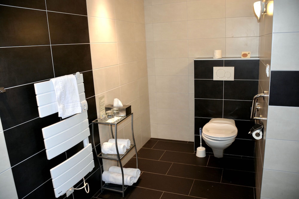 Double Room - Photo 8