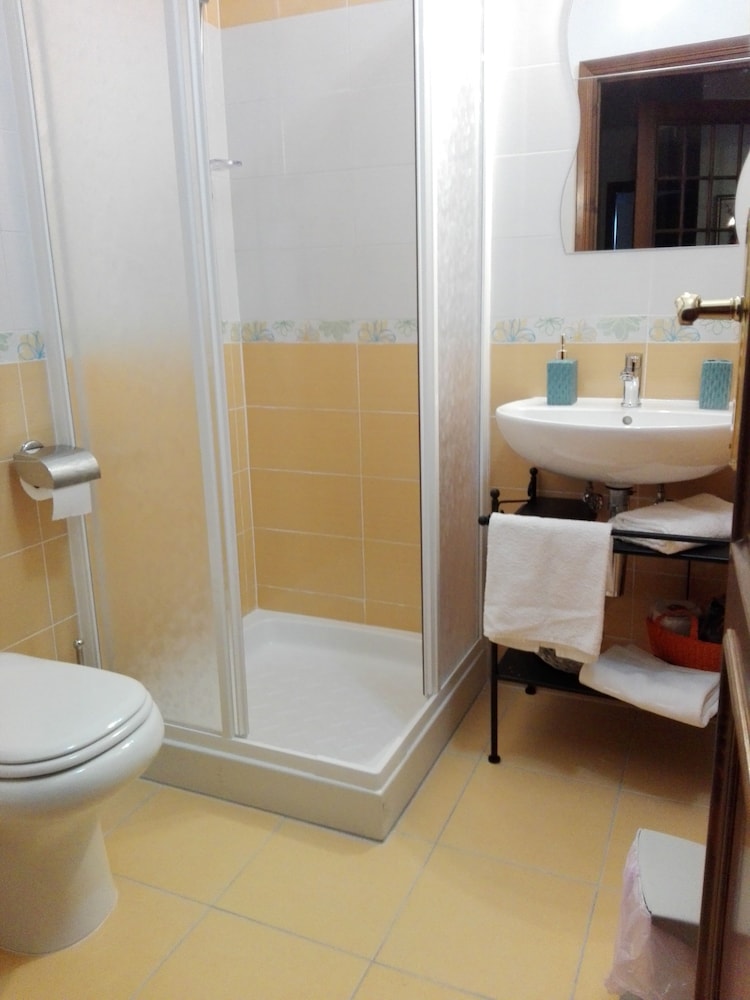 Comfort Double Or Twin Room, Private Bathroom (External) photo 2