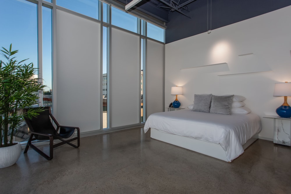 Corner King Suite