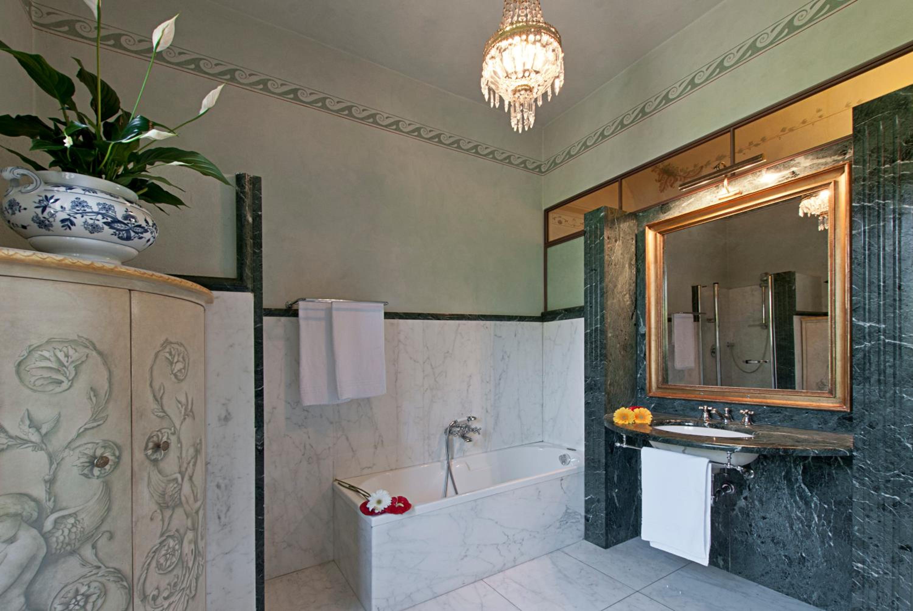Double Room with Private External Bathroom photo 2
