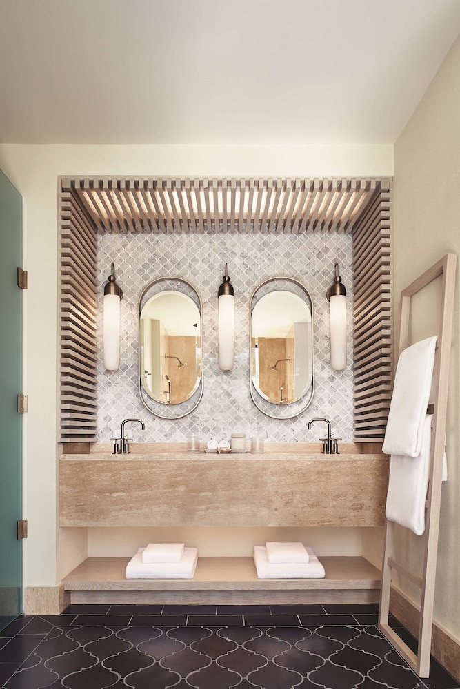 Beachfront Plunge Pool One Bedroom Casita Suite