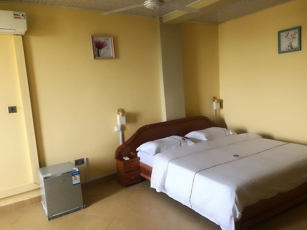 Economy Single Room, 1 Queen Bed, Non Smoking photo 1
