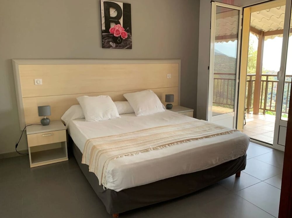 Basic Apartment, Balcony, Sea View photo 1