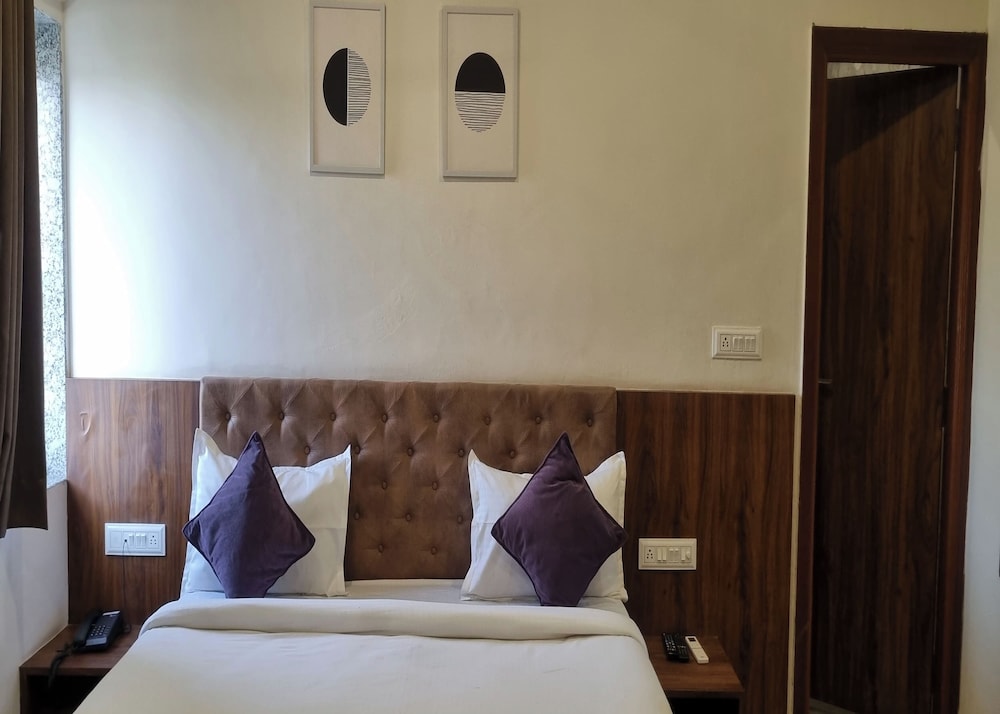 Deluxe Room - Photo 7