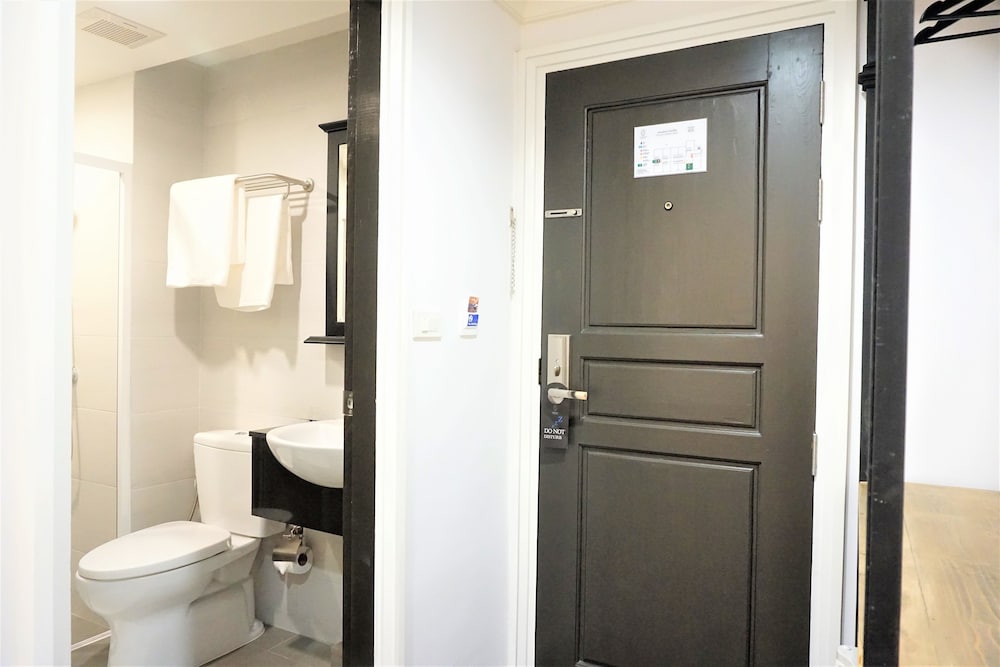 Deluxe Double Room, 1 King Bed, Non Smoking photo 2