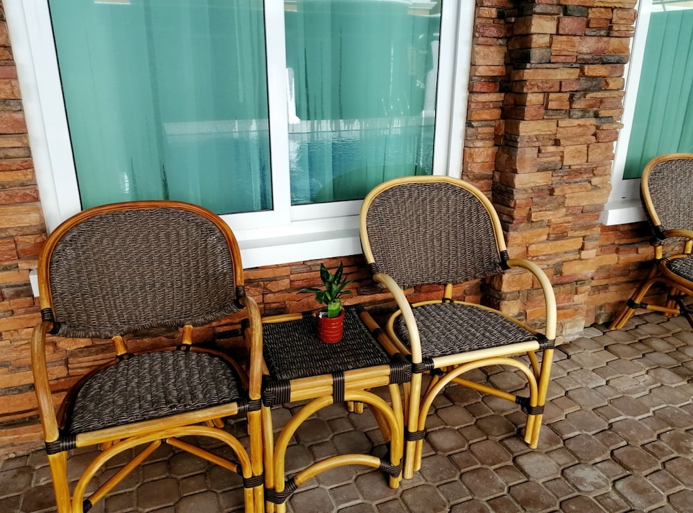 Grand Poolside photo 2