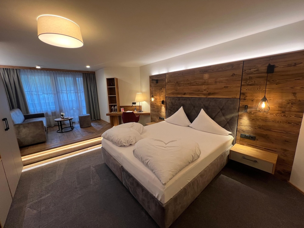 Deluxe Double Room, Lake View photo 1