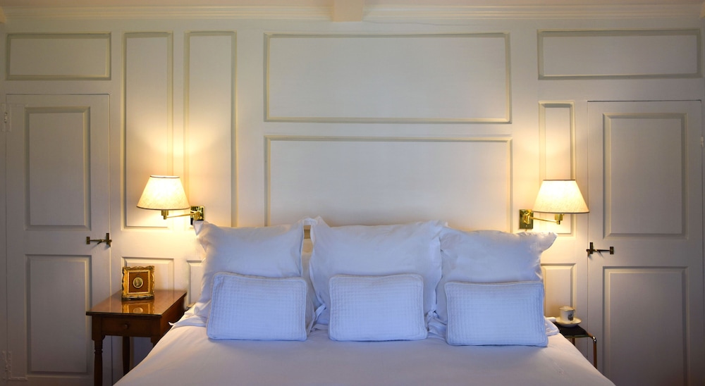 Charming White Room Boutique B&B photo 1
