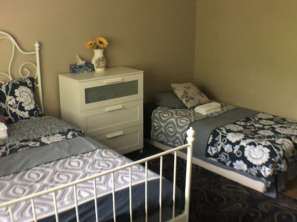 Classic Triple Room (1 Queen Bed and 1 Twin Bed) photo 3