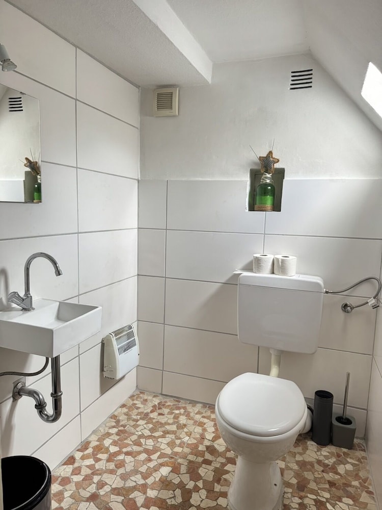Single Room, Shared Bathroom (1) photo 2