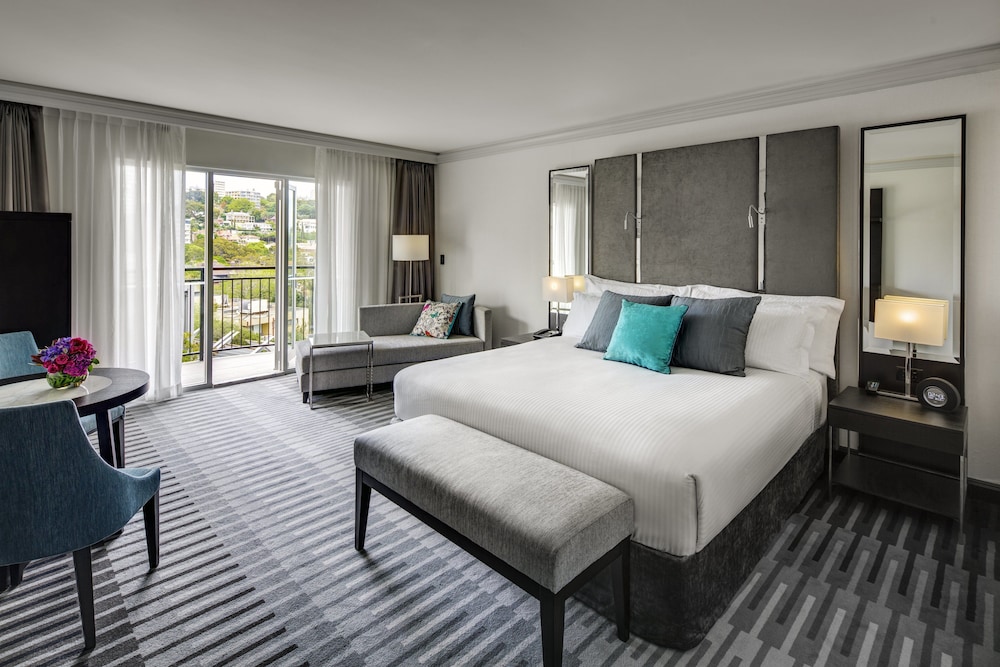 Classic Room, 1 King Bed, Balcony (Bayside)