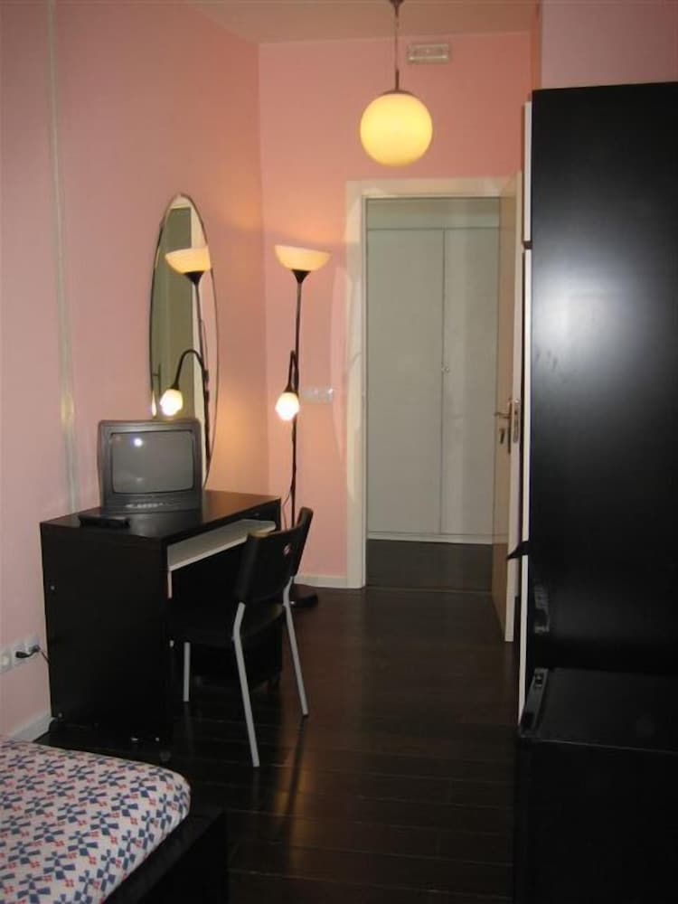 Single Room - Photo 2
