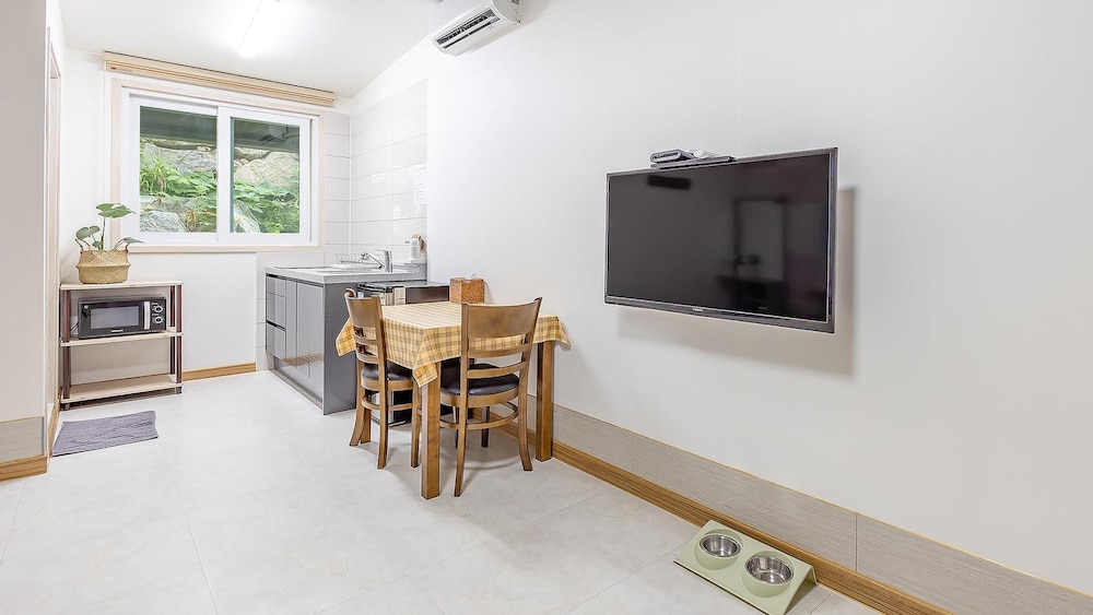 Basic Room, 1 Bedroom (105( Dog O )) - Photo 2
