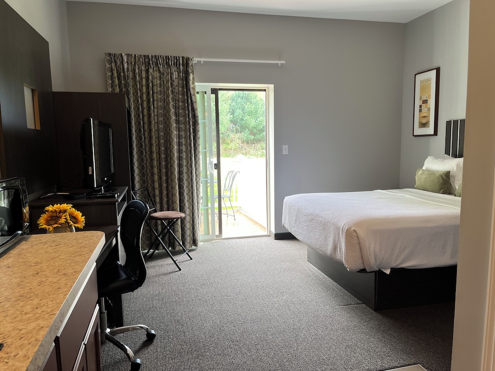 Room, 1 Queen Bed (1st Floor) photo 1