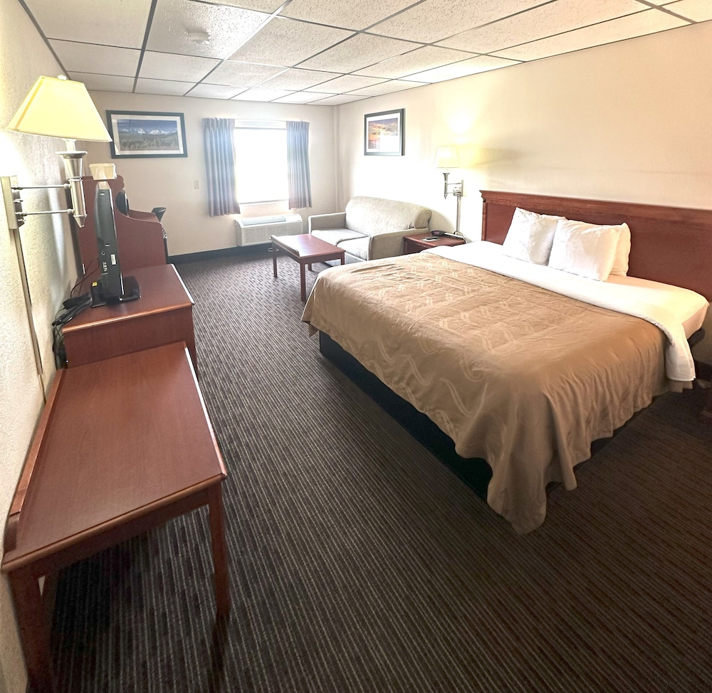 Room, 1 King Bed, Non Smoking (Upgrade) - Photo 1