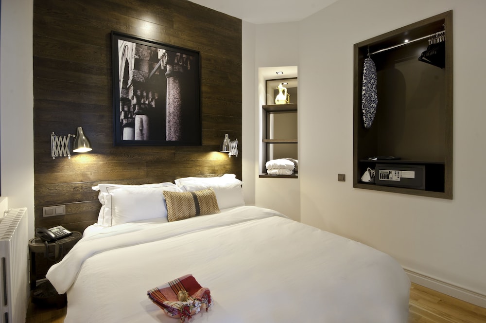 Superior Suite, 1 Bedroom, Partial Sea View photo 2