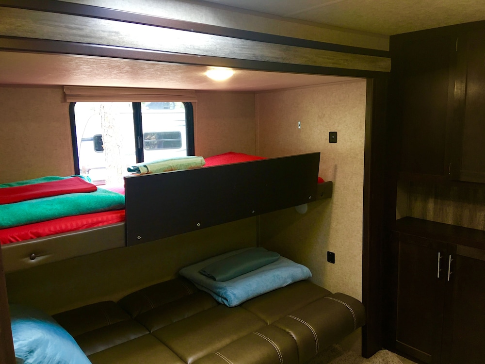 Family Mobile Home, 2 Bedrooms, Park View photo 3