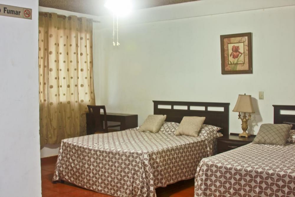 Room, 2 Queen Beds, Ocean View photo 3