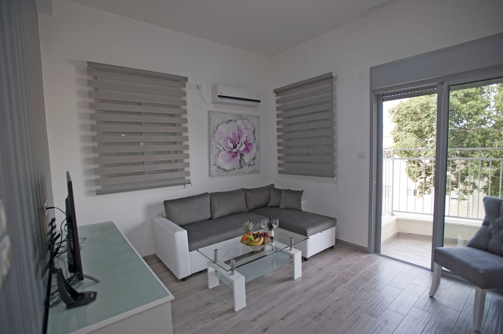 Superior Suite, 1 Bedroom, 1 Living Room, Balcony (Calanit) photo 1