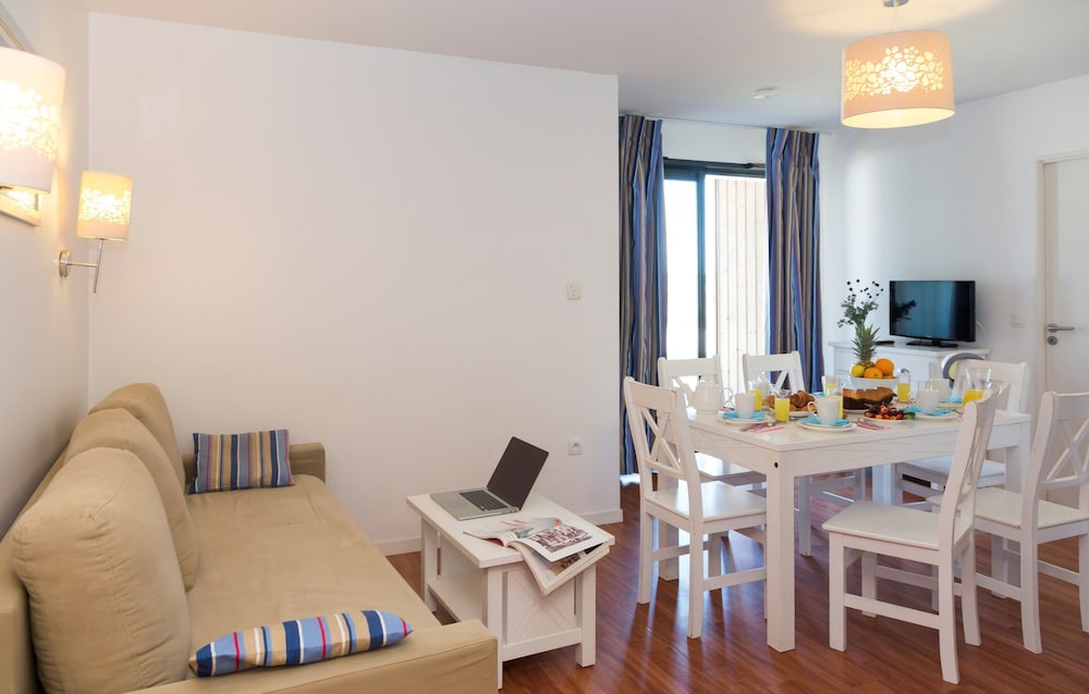 Apartment, 2 Bedrooms, Terrace photo 3